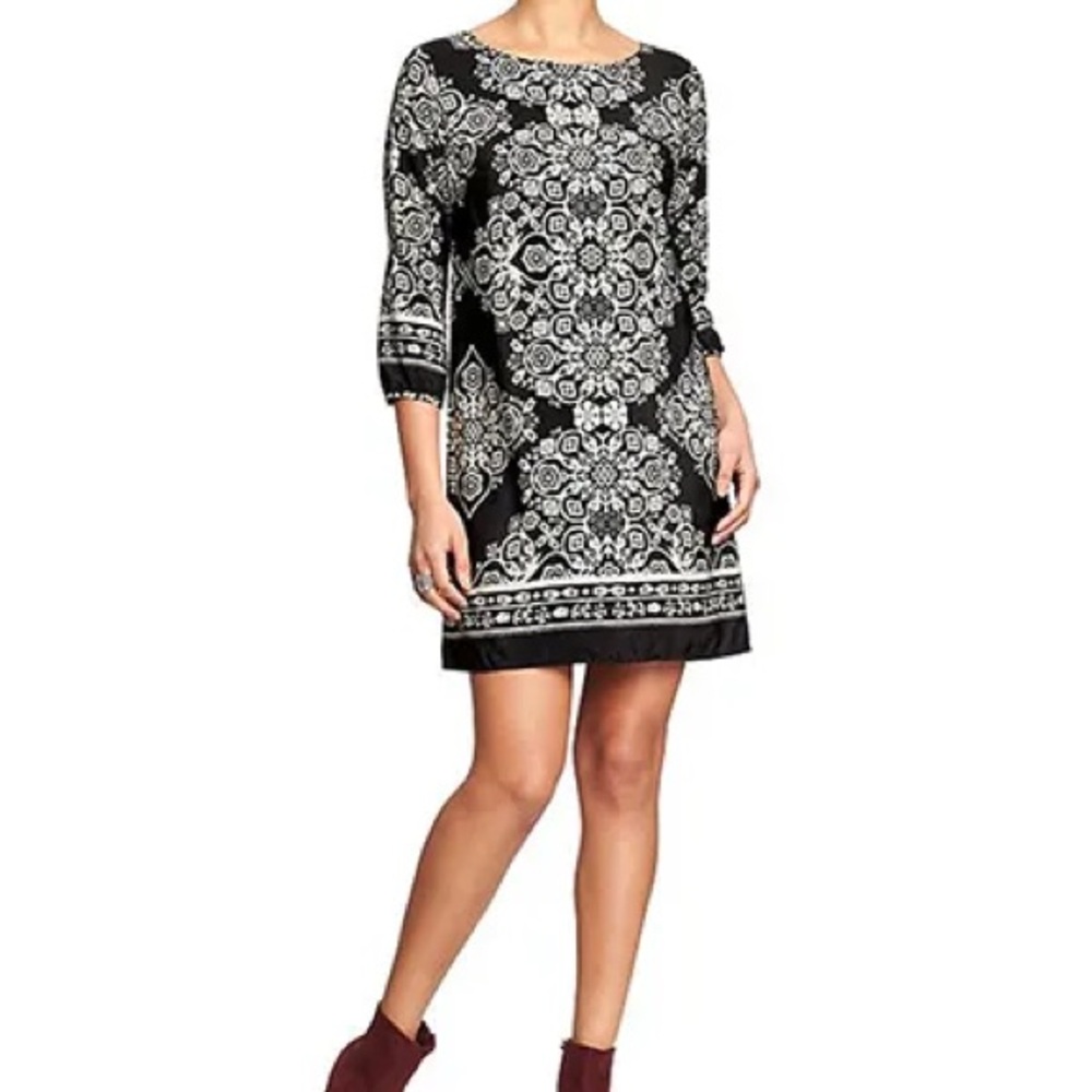 Black and White Floral Medallion Print Mini Shift Dress